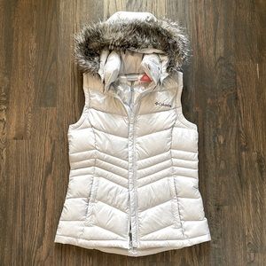Like New Columbia Omni-Heat Vest with Removable Hood with Fur